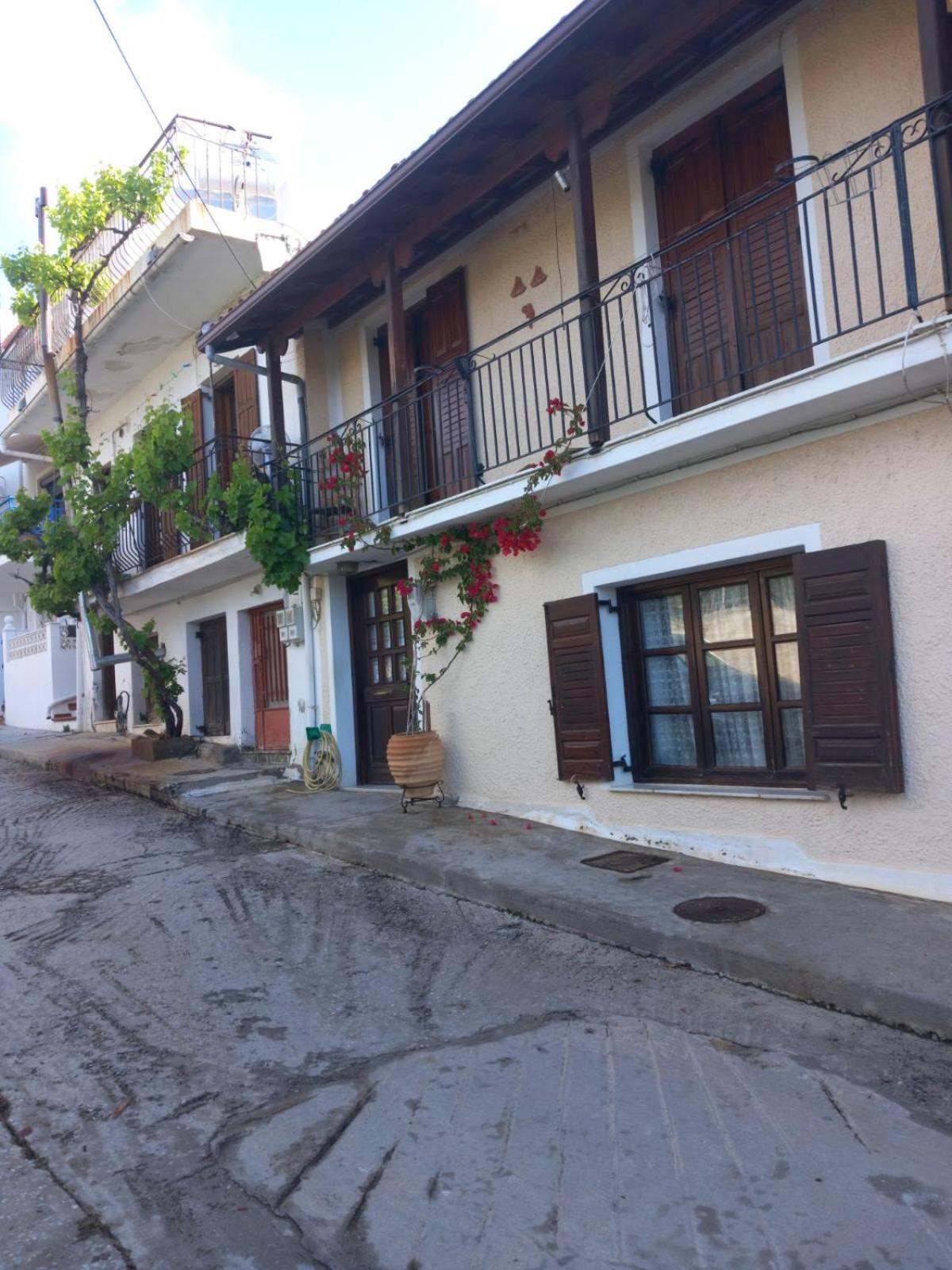 Katerinas Apartmens Skiathos Exterior photo