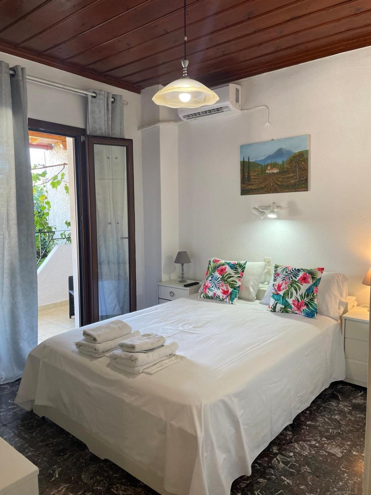 Katerinas Apartmens Skiathos Exterior photo